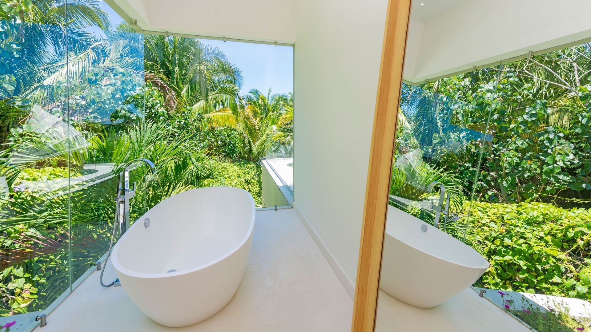 Casa Brisa – 7-Bedroom Ocean-View Villa in Kupuri Estates, Punta Mita — dining and entertaining area — luxury villa in Punta Mita